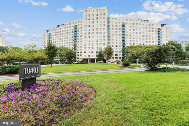 $2,100 | 10401 Grosvenor Place, Unit 120, Rockville, MD 20852