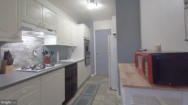 $2,100 | 10401 Grosvenor Place, Unit 120, Rockville, MD 20852