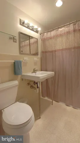 $2,100 | 10401 Grosvenor Place, Unit 120, Rockville, MD 20852