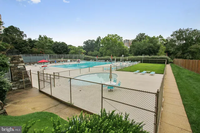 $2,100 | 10401 Grosvenor Place, Unit 120, Rockville, MD 20852