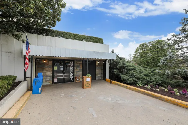 $2,100 | 10401 Grosvenor Place, Unit 120, Rockville, MD 20852