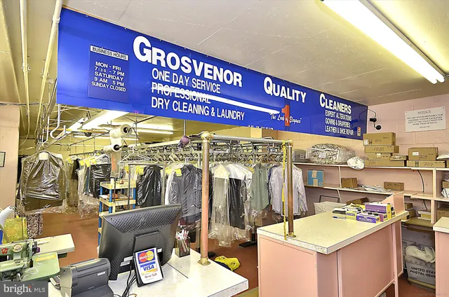 $2,100 | 10401 Grosvenor Place, Unit 120, Rockville, MD 20852