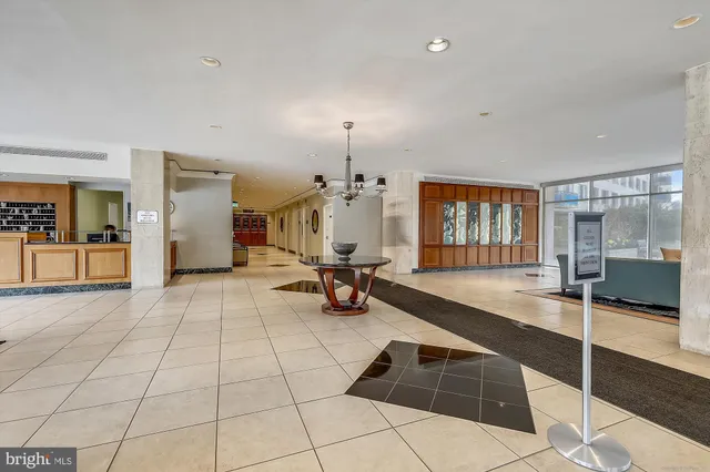 $2,100 | 10401 Grosvenor Place, Unit 120, Rockville, MD 20852