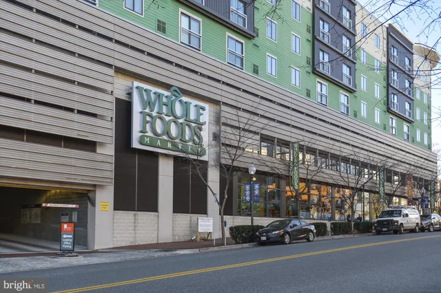 $2,100 | 10401 Grosvenor Place, Unit 120, Rockville, MD 20852