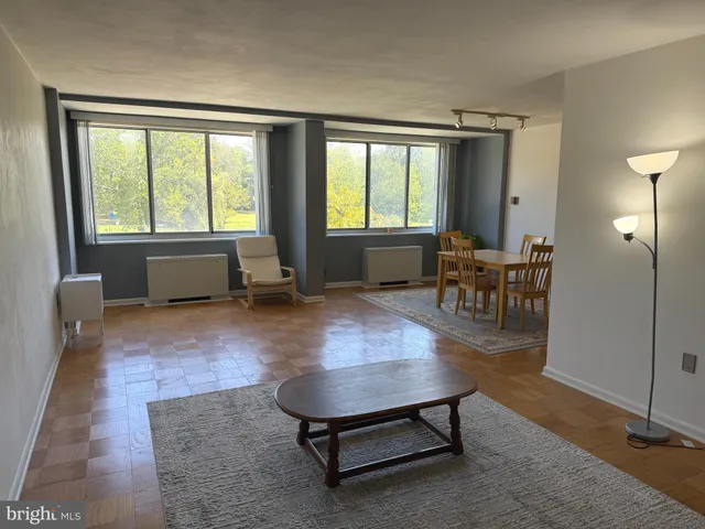 $2,100 | 10401 Grosvenor Place, Unit 120, Rockville, MD 20852