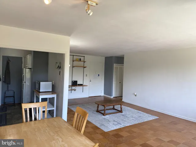 $2,100 | 10401 Grosvenor Place, Unit 120, Rockville, MD 20852