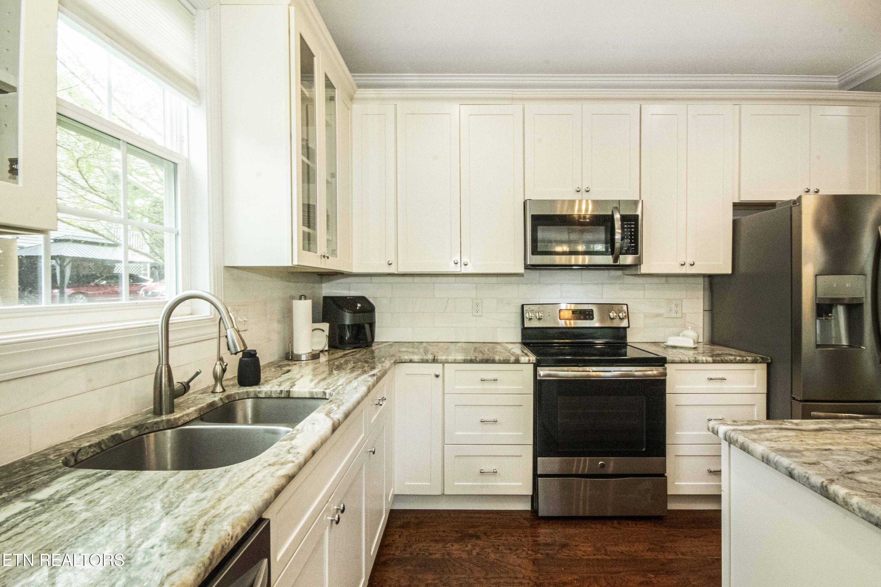 113 Inola Place Loudon, TN 37774 - Photo 12 of 42 Kitchen