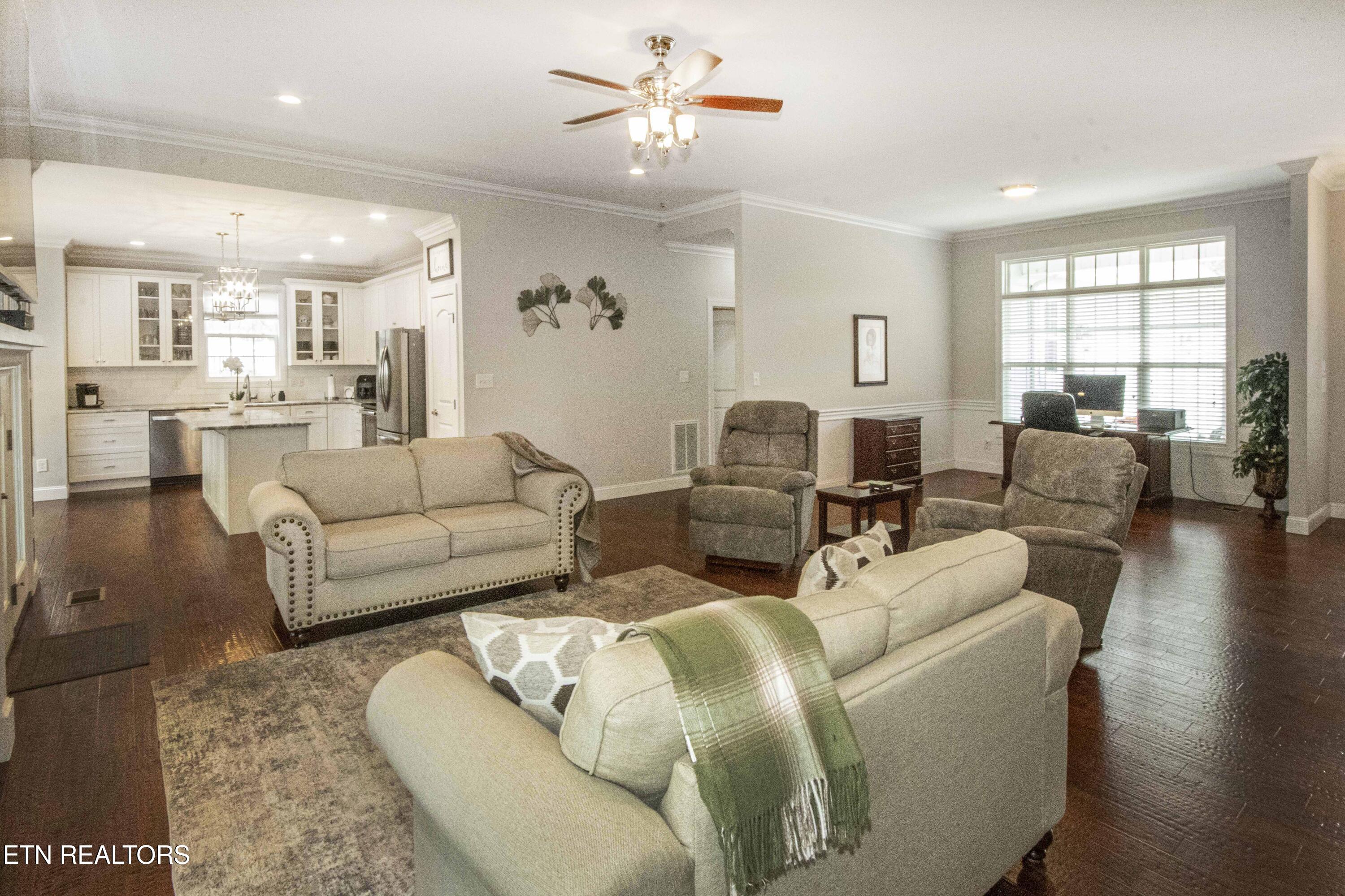 113 Inola Place Loudon, TN 37774 - Photo 21 of 42 Living Room