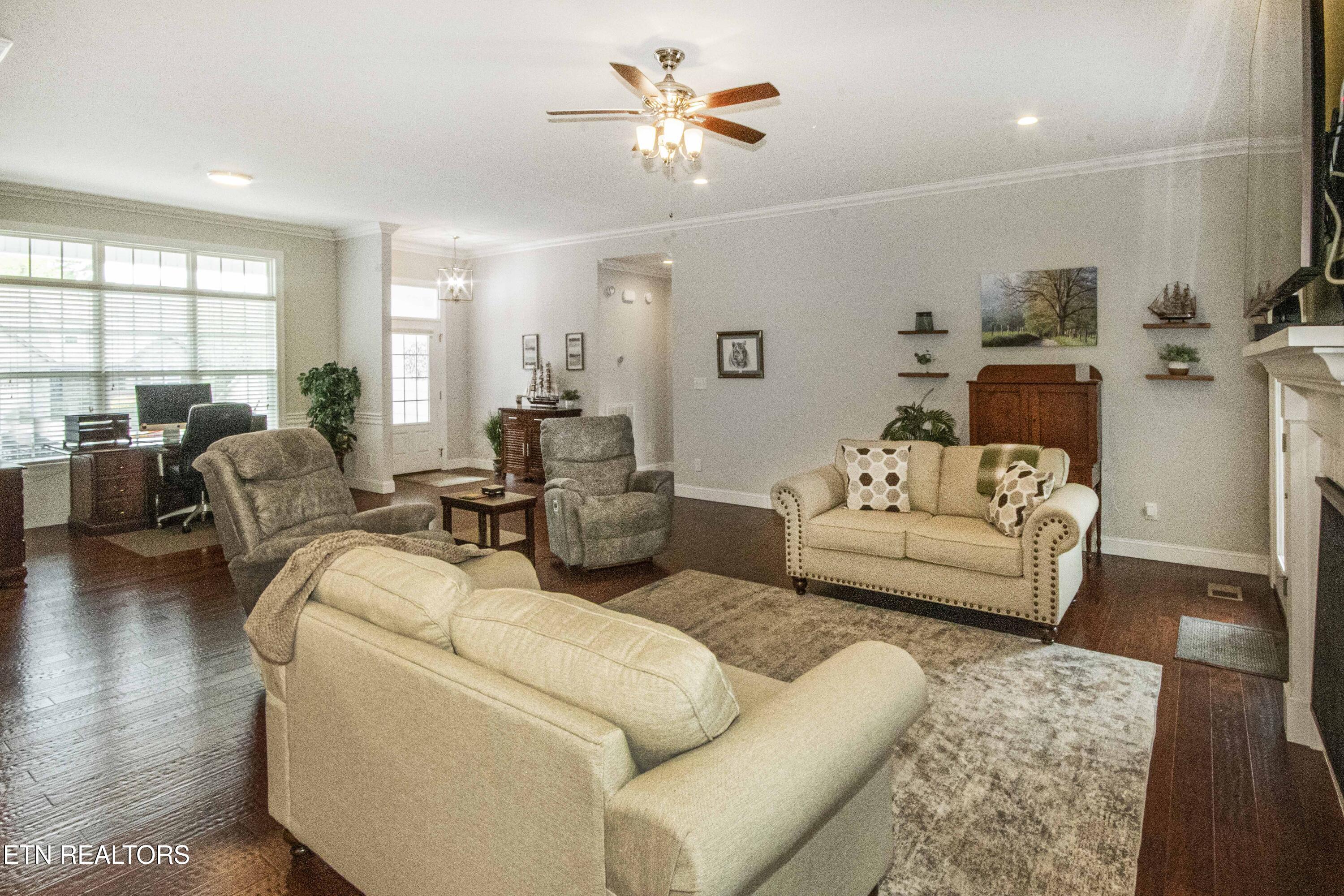 113 Inola Place Loudon, TN 37774 - Photo 23 of 42 Living Room