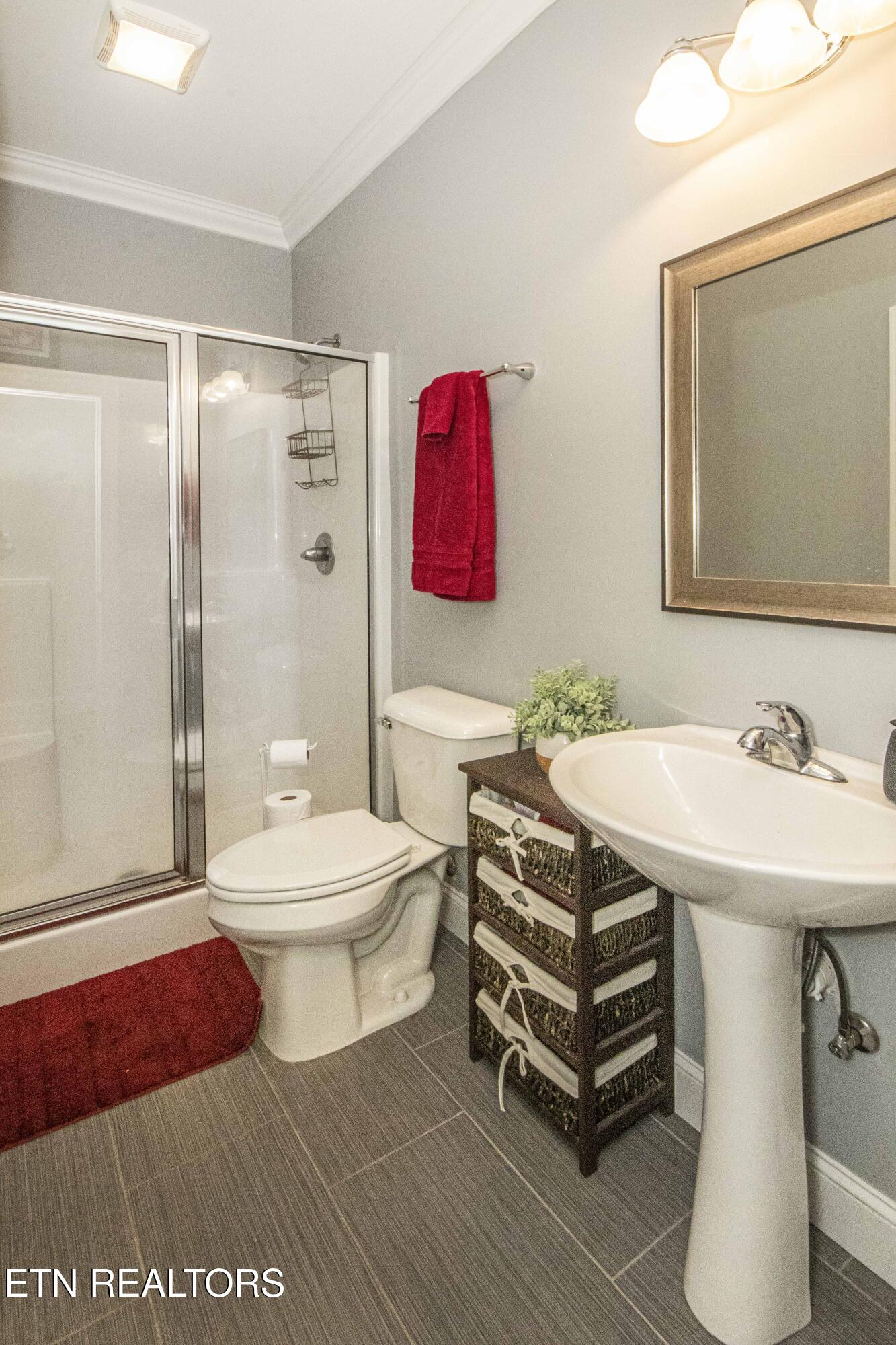 113 Inola Place Loudon, TN 37774 - Photo 37 of 42 Guest Bathroom