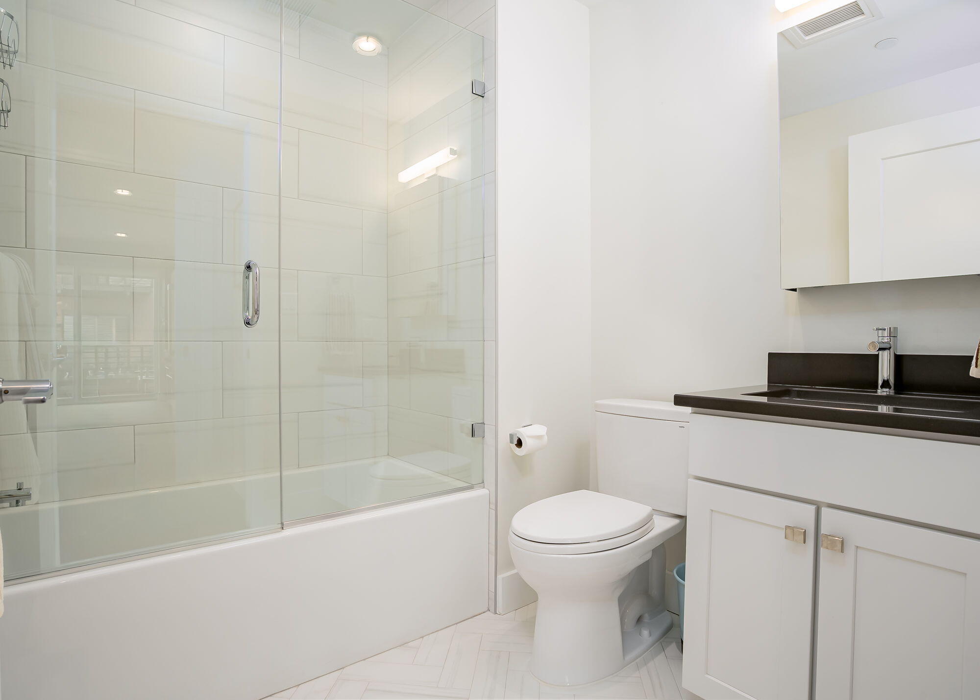 387 Commercial Street, Unit 322 Portland, ME 04101 - Photo 20 of 37 Guest suite bathroom