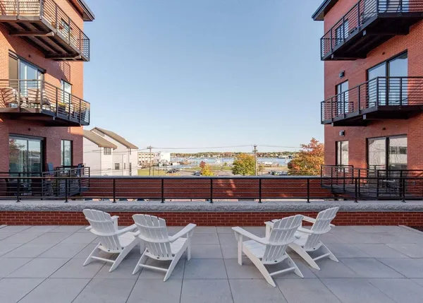 $1,925,000 | 387 Commercial Street, Unit 322, Portland, ME 04101