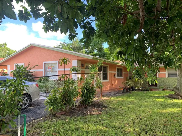 a view of front of house with a yard