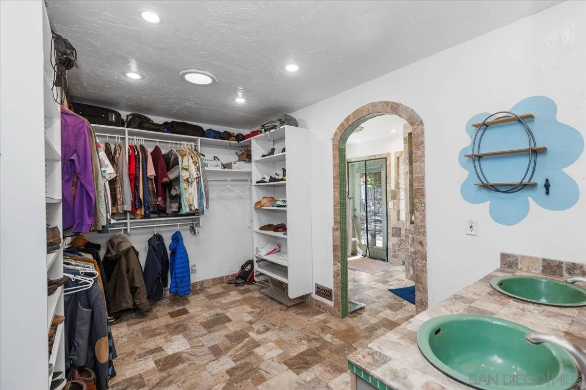 8621 Golf Drive Spring Valley, CA 91977 - Photo 34 of 41 a view of a room with gym equipment