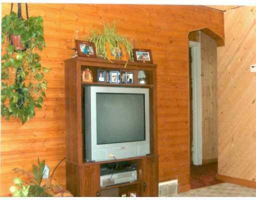 887 980th Road McDonald, PA 15057 - Photo 7 of 8 Living Room.
