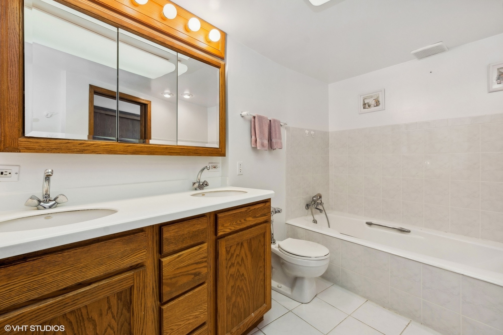 300 North State Street, Unit 44324433 Chicago, IL 60654 - Photo 12 of 32