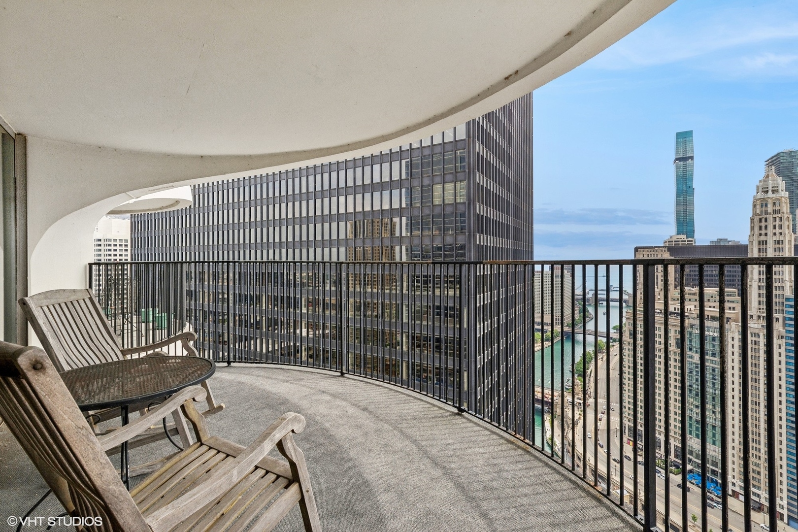 300 North State Street, Unit 44324433 Chicago, IL 60654 - Photo 18 of 32