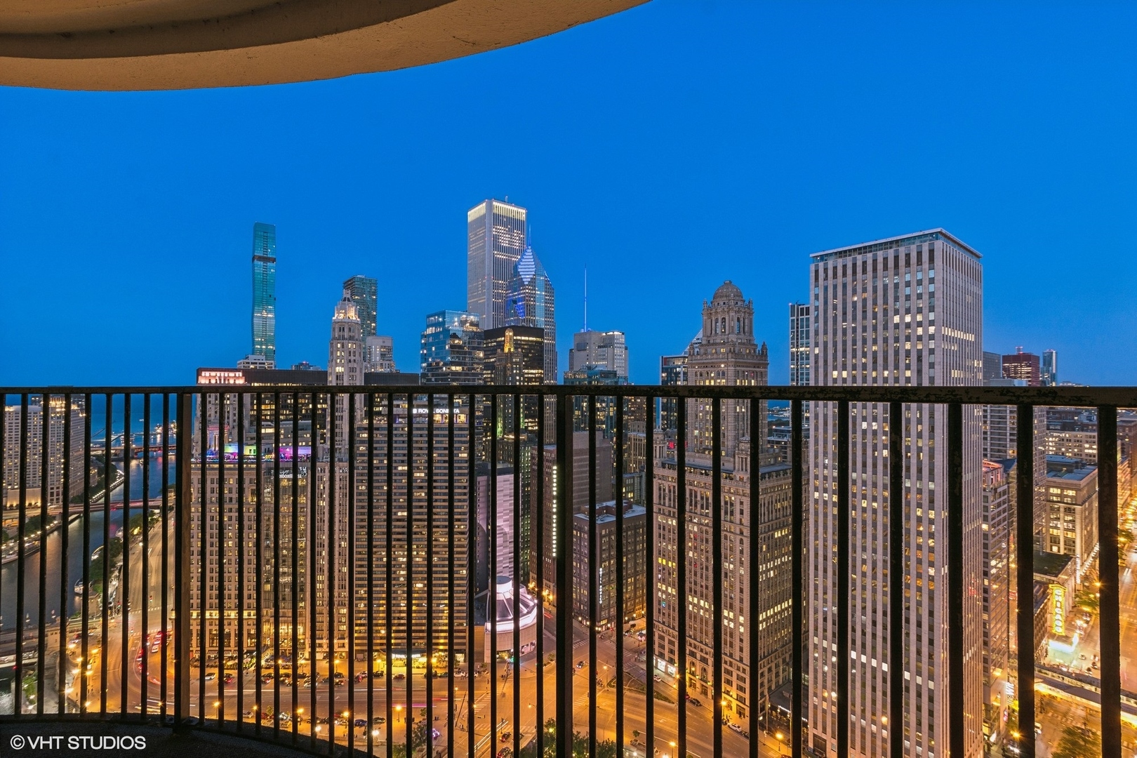 300 North State Street, Unit 44324433 Chicago, IL 60654 - Photo 25 of 32