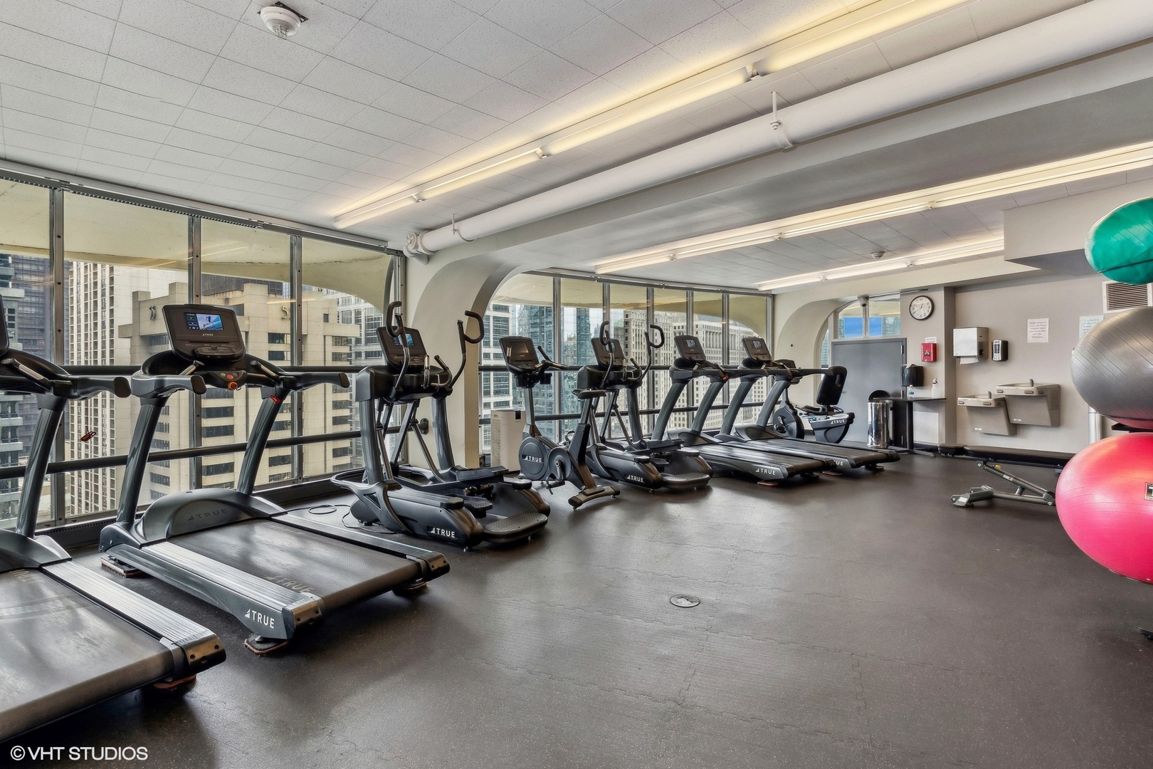 300 North State Street, Unit 44324433 Chicago, IL 60654 - Photo 28 of 32