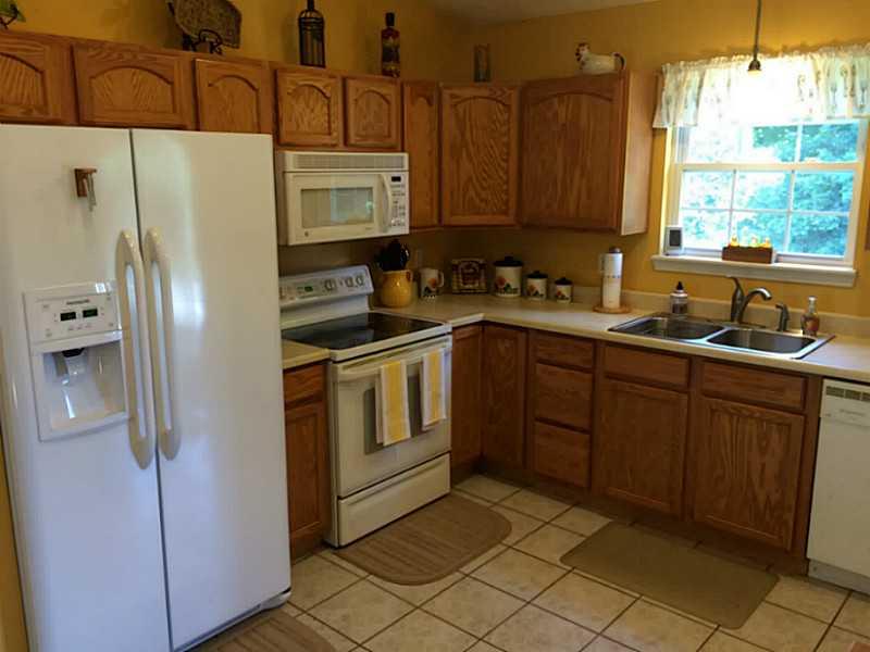 102 Ayleshire Road Butler, PA 16001 - Photo 8 of 25 Kitchen.