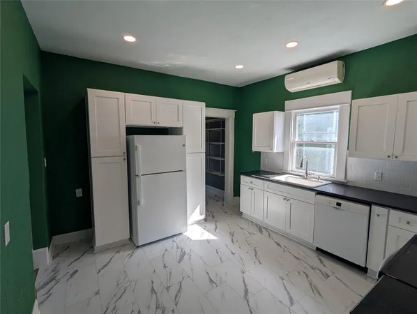 $3,600 | 4526 Reiger Avenue, Dallas, TX 75246