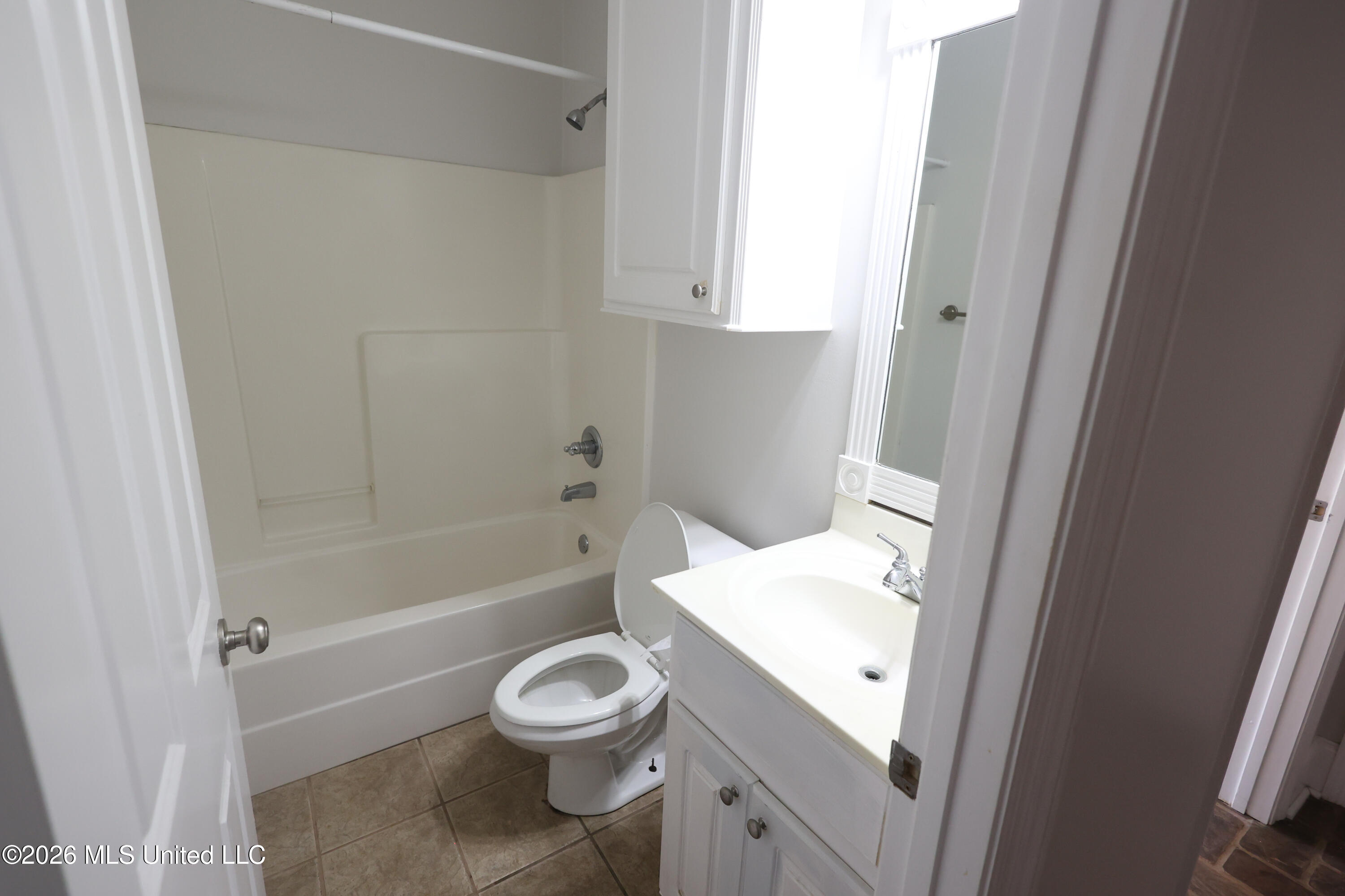 402 Provision Parkway Brandon, MS 39042 - Photo 7 of 54 BATHROOM