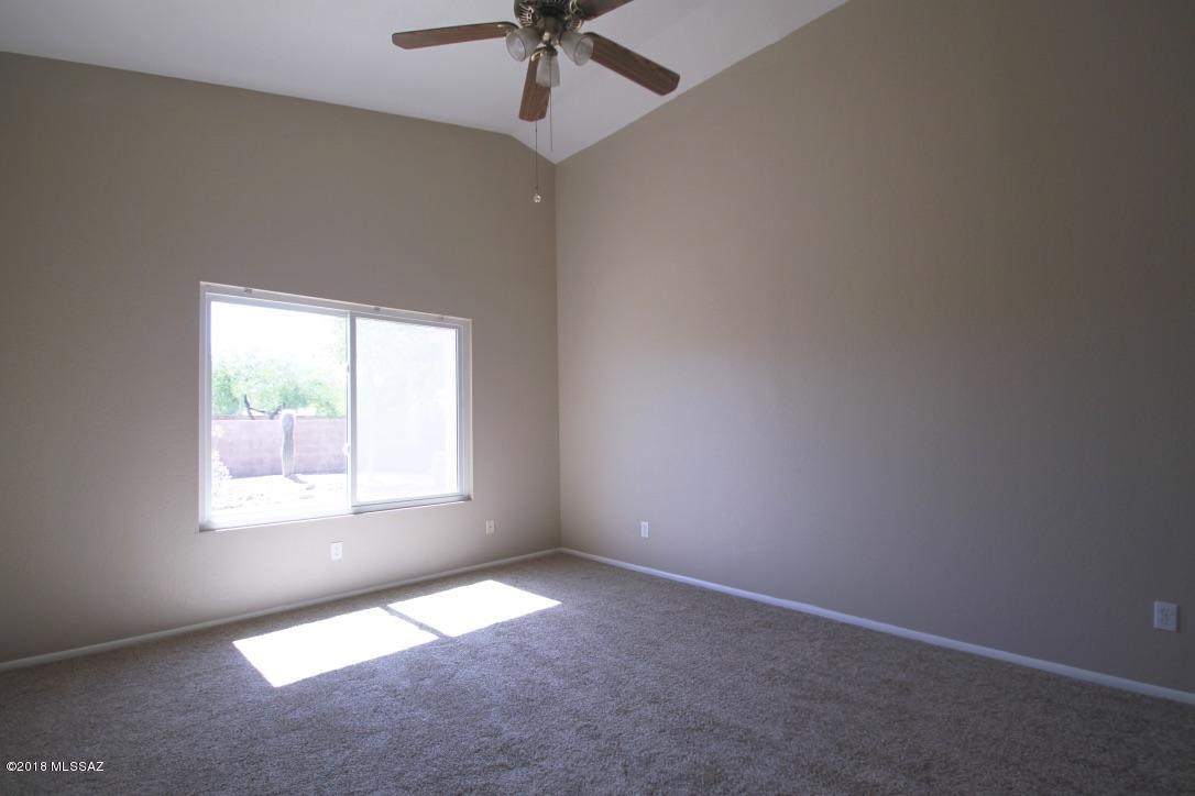 9741 North Sandy Valley Drive Tucson, AZ 85743 - Photo 10 of 23