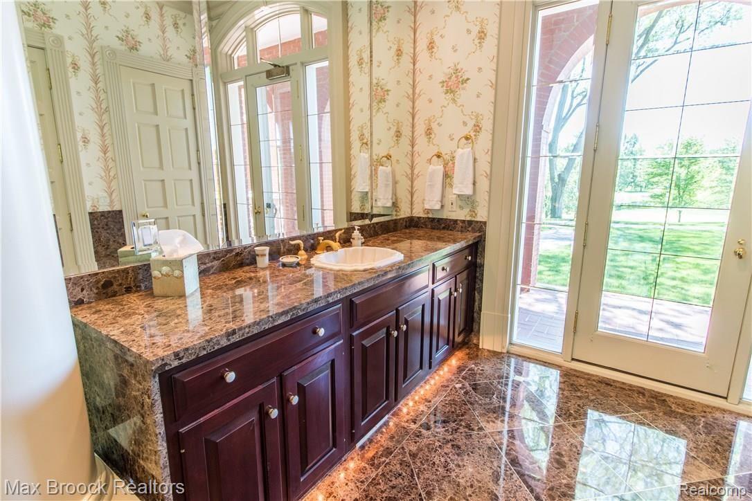 1855 Rathmor Road Bloomfield Hills, MI 48304 - Photo 14 of 49 IMG_7971-HDR-2.jpg