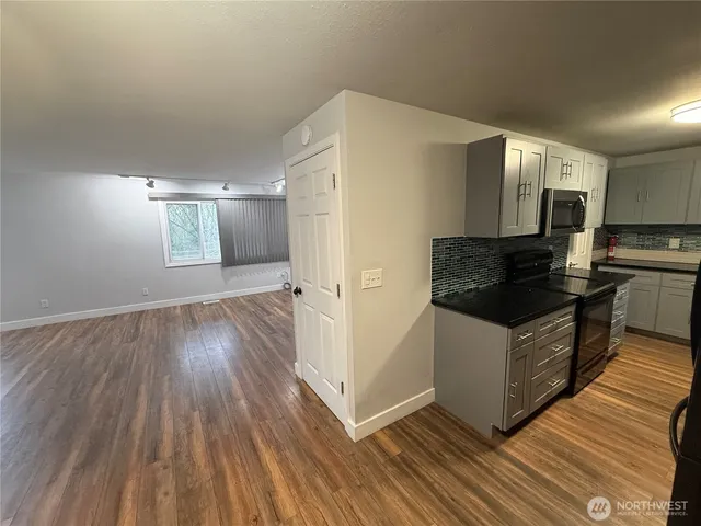 $950 | 2305 South 116th Place, Unit 1 2 3, Burien, WA 98168