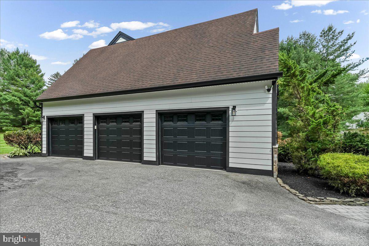 51 Ridings Way Chadds Ford, PA 19317 - Photo 9 of 57 front view of a house
