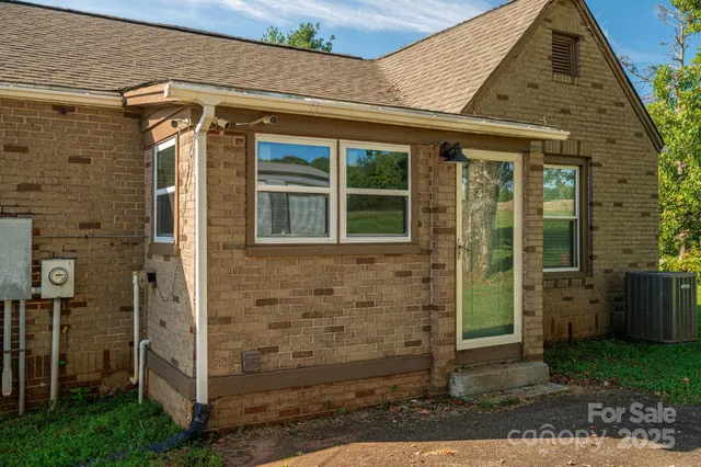 $330,000 | 2420 Highway 10 Highway, Conover, NC 28613