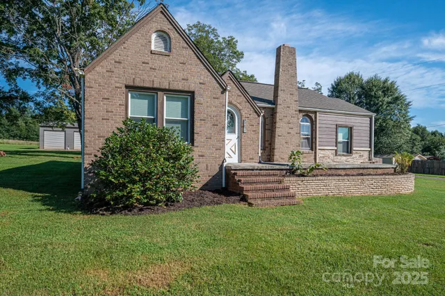 $330,000 | 2420 Highway 10 Highway, Conover, NC 28613