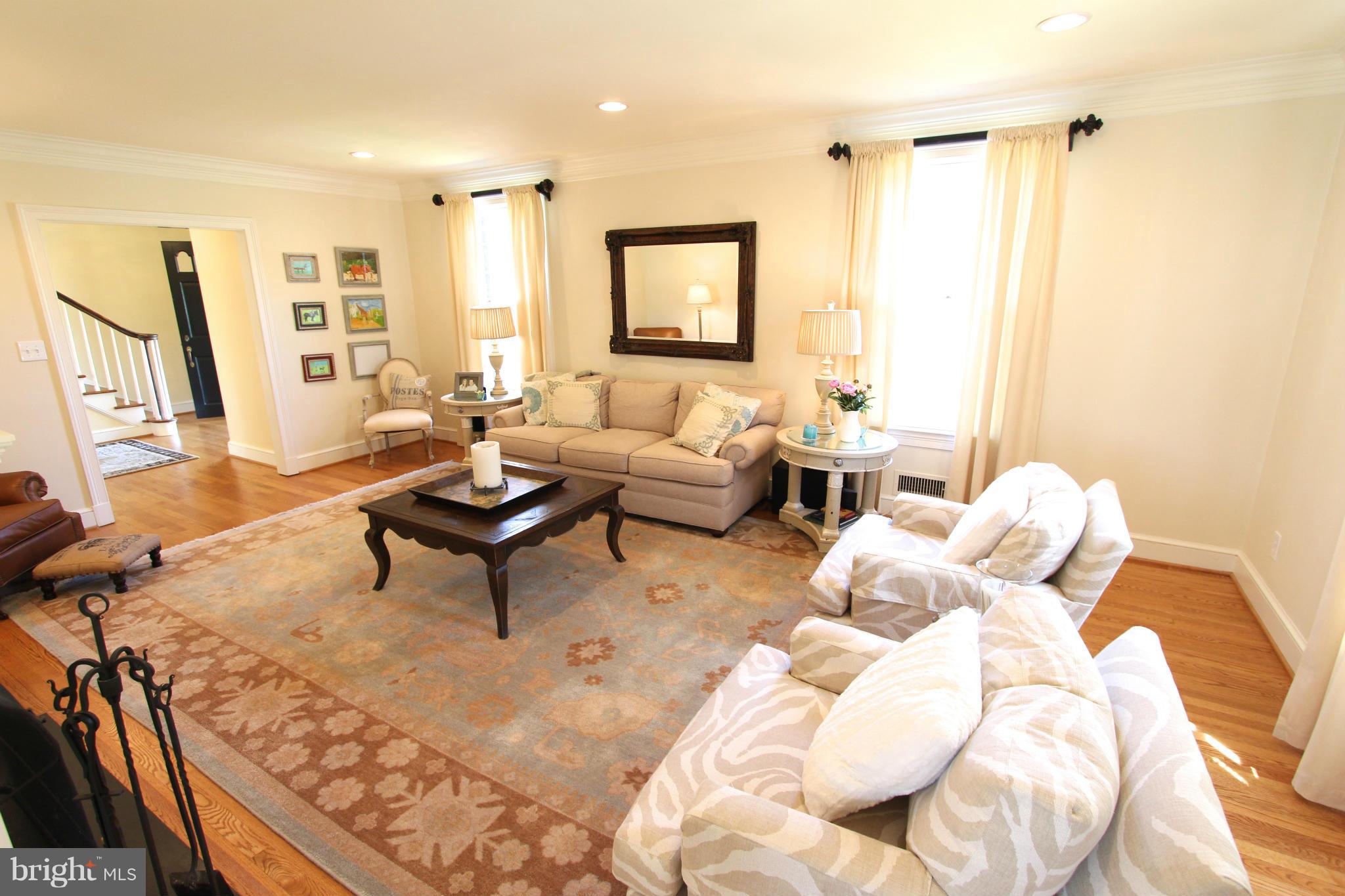 803 Huntsman Road Baltimore, MD 21286 - Photo 14 of 30 Living Room