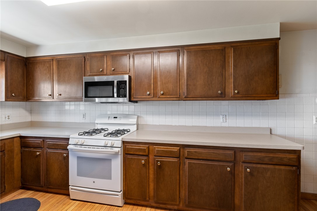 6075 Arbor Road Ontario, NY 14519 - Photo 11 of 27 Kitchen with lots of cabinet space!