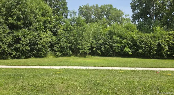 $339,900 | 39648 Dequindre Road, Sterling Heights, MI 48310