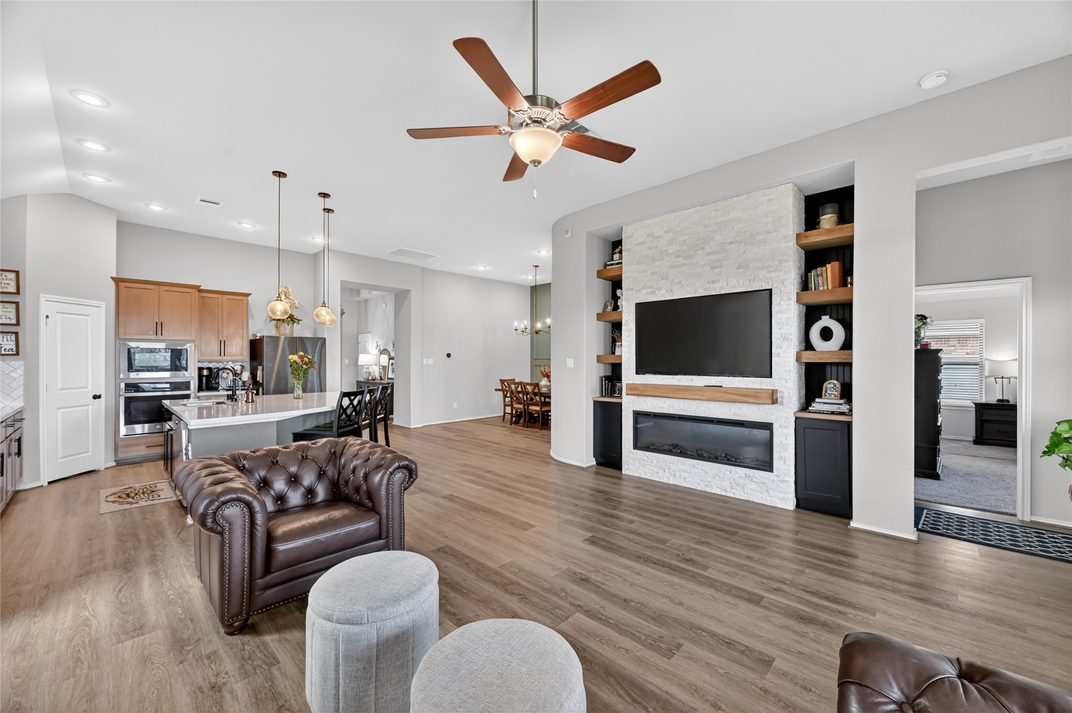 4731 Cedar Butte Lane Manvel, TX 77578 - Photo 18 of 42 a living room with furniture kitchen view and a flat screen tv