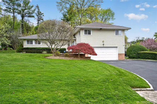 $1,698,000 | 2 Vanad Drive, East Hills, NY 11576