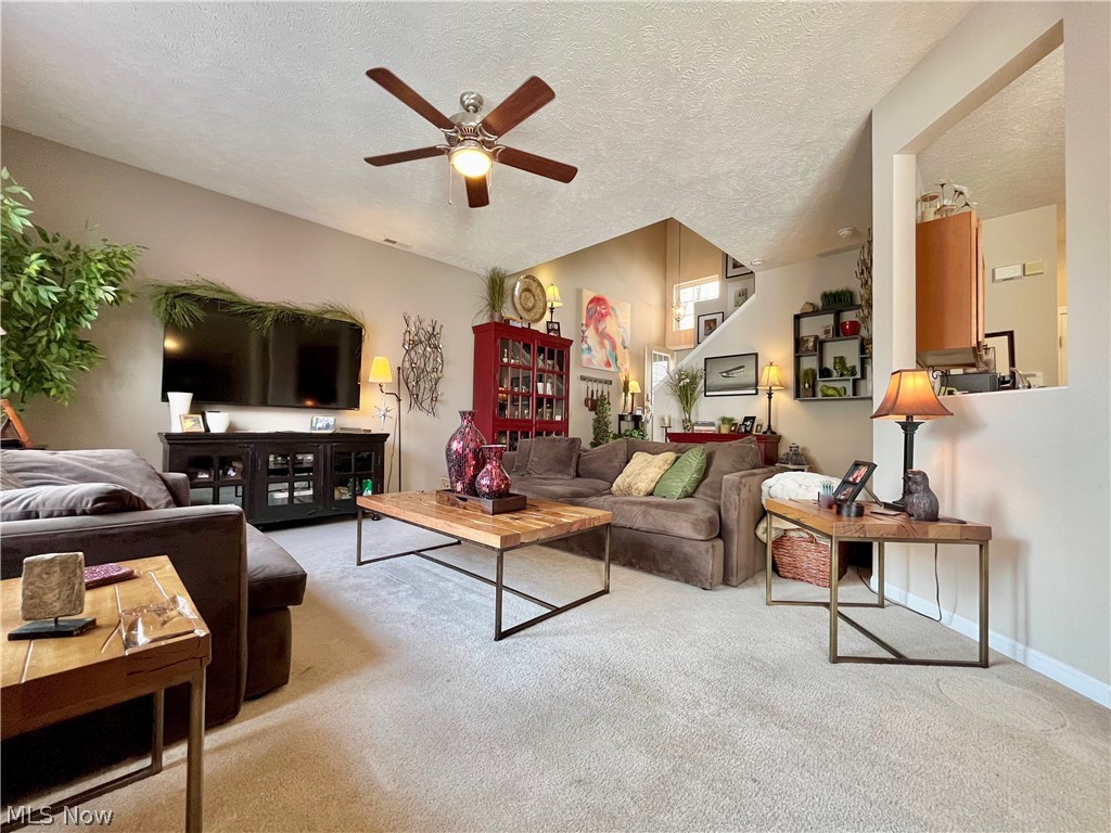 991 Croghan Way Akron, OH 44321 - Photo 2 of 25 Spacious, bright living room