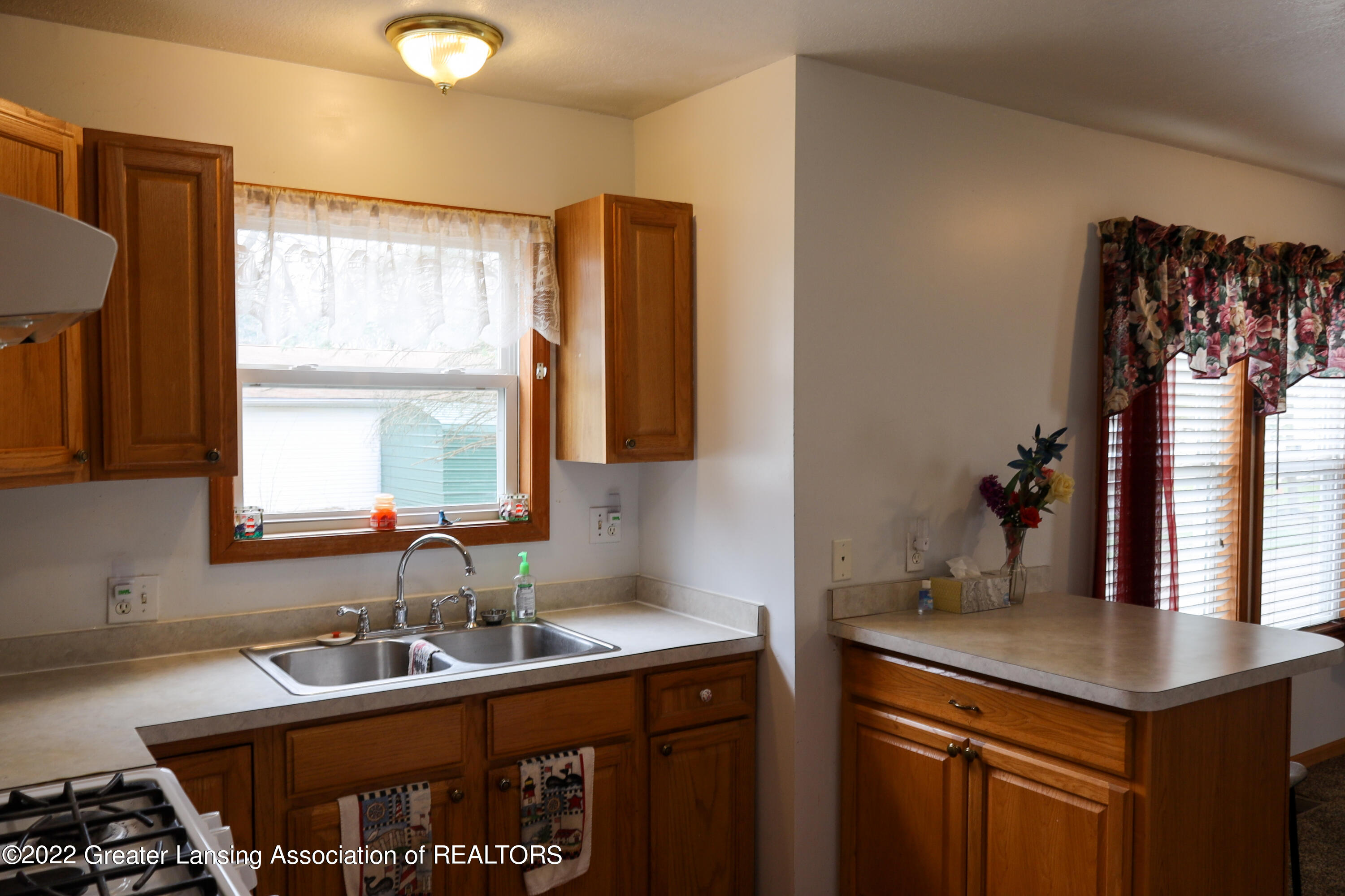 2330 West Jolly Road Lansing, MI 48911 - Photo 8 of 24 156A9616