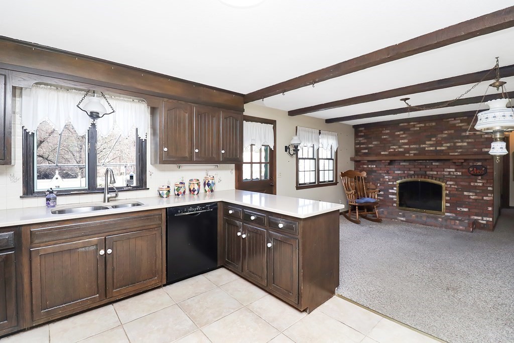 4 Mark Road Wilbraham, MA 01095 - Photo 3 of 33 Gallery Image 3