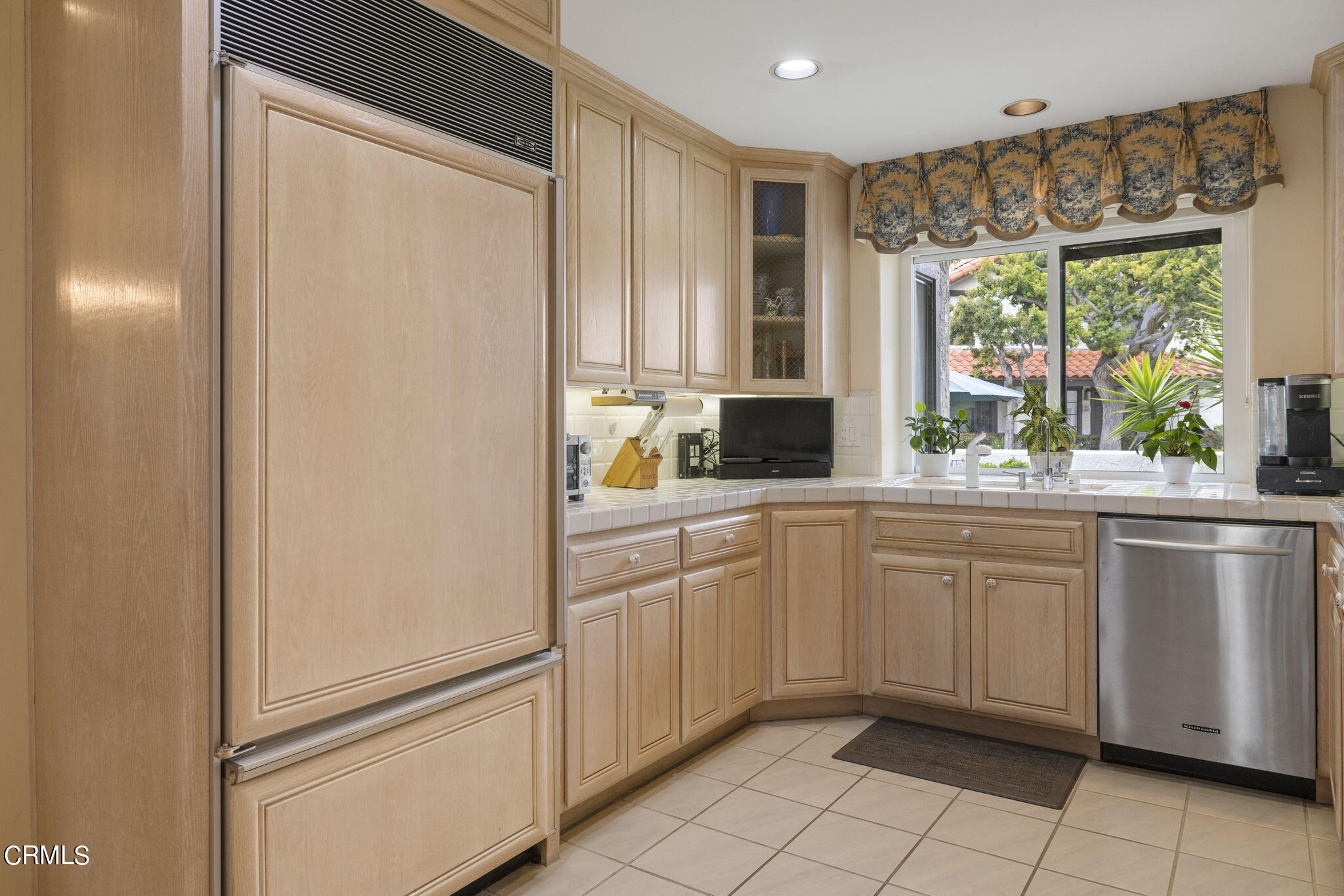 2226 Cannes Square Oxnard, CA 93035 - Photo 23 of 75 21-web-or-mls-UpmarketMedia_2226Can-120