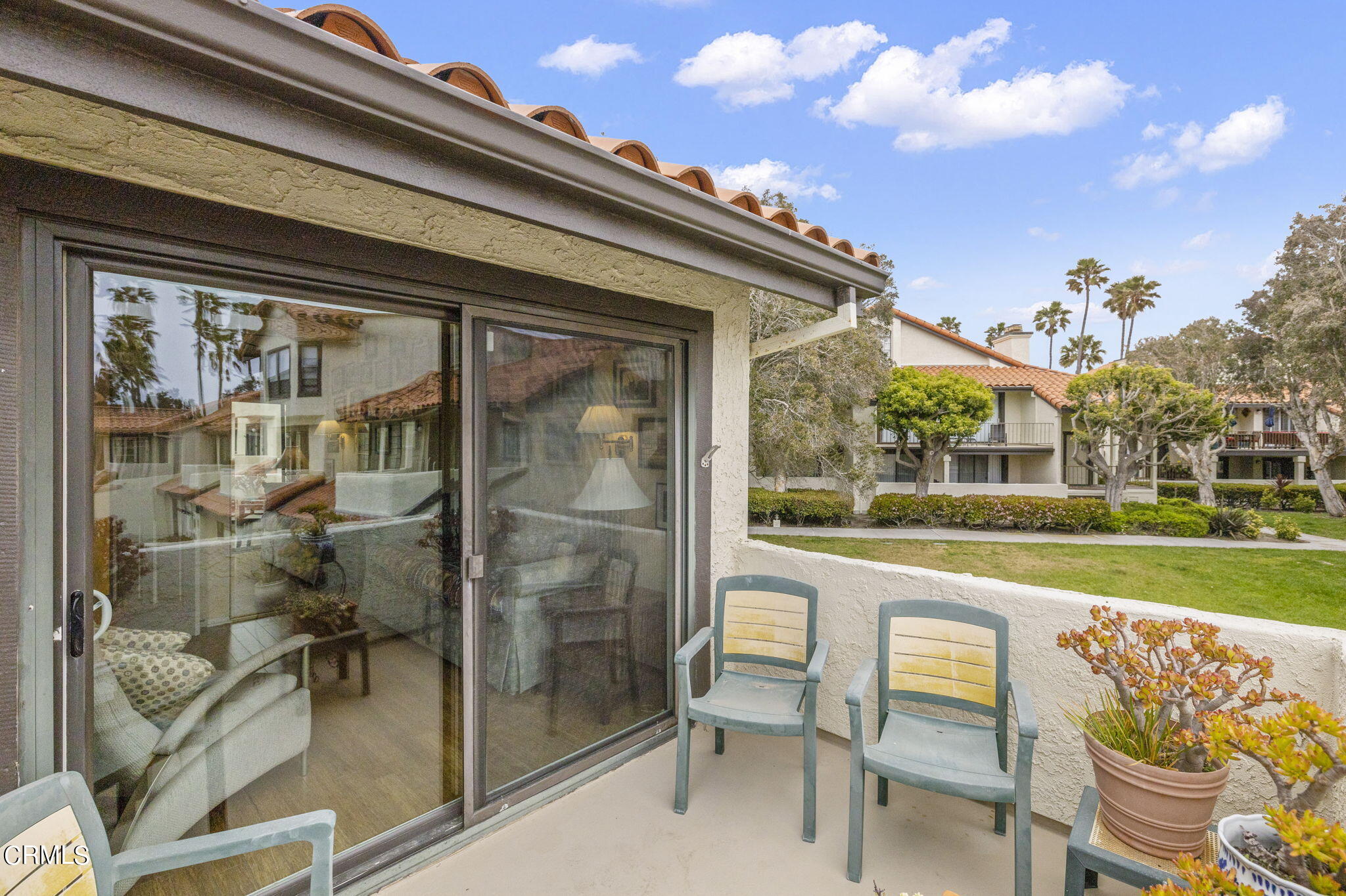 2226 Cannes Square Oxnard, CA 93035 - Photo 47 of 75 45-web-or-mls-UpmarketMedia_2226Can-59