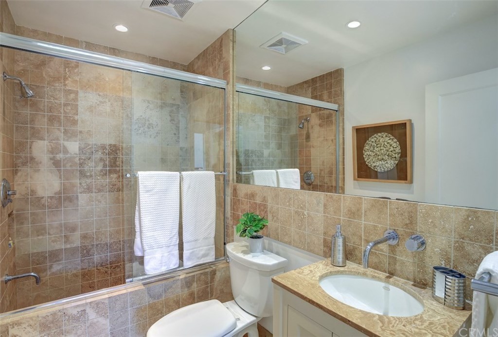 90 Monterey Lane Sierra Madre, CA 91024 - Photo 20 of 36 Bathroom