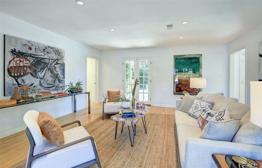 90 Monterey Lane Sierra Madre, CA 91024 - Photo 5 of 36 Living Room