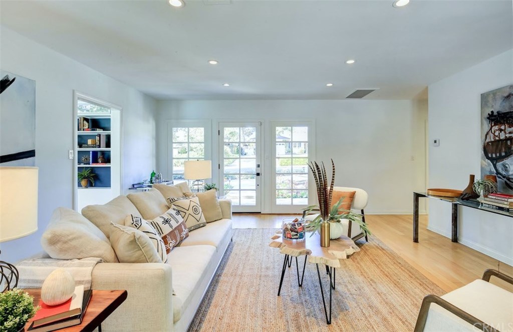 90 Monterey Lane Sierra Madre, CA 91024 - Photo 6 of 36 Living Room