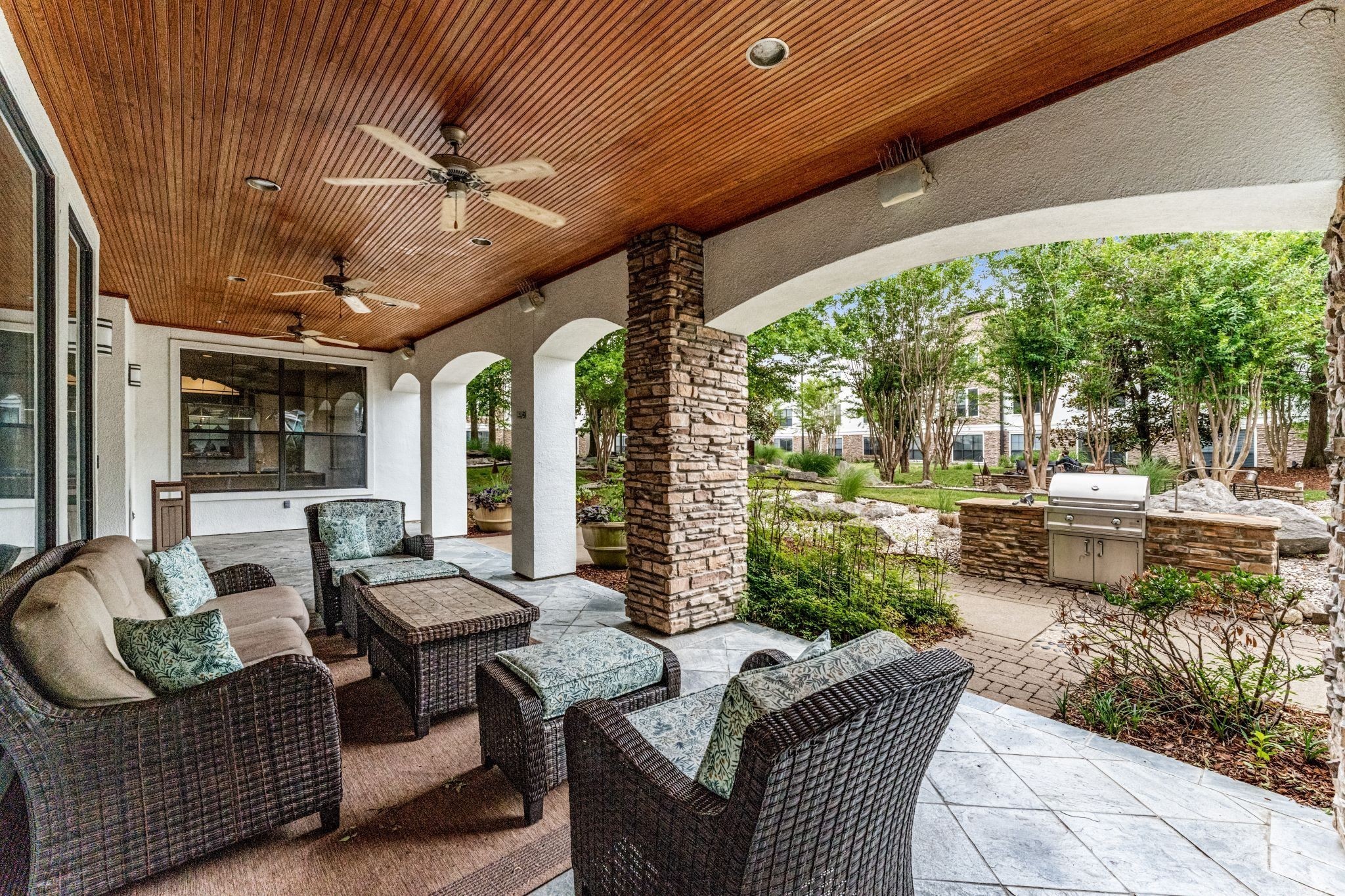 2600 Hillsboro Pike, Unit 115 Nashville, TN 37212 - Photo 21 of 29 a living room with patio furniture and a large window