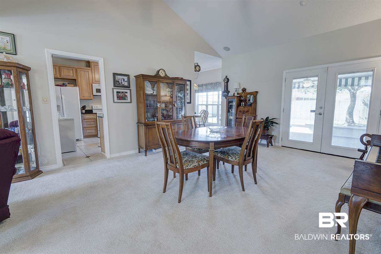 22195 Buck Road Robertsdale, AL 36567 - Photo 12 of 36 Living Room