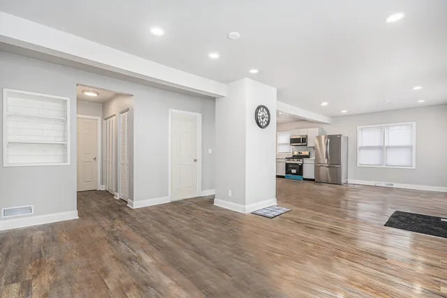 $239,900 | 353 202nd Street, Chicago Heights, IL 60411