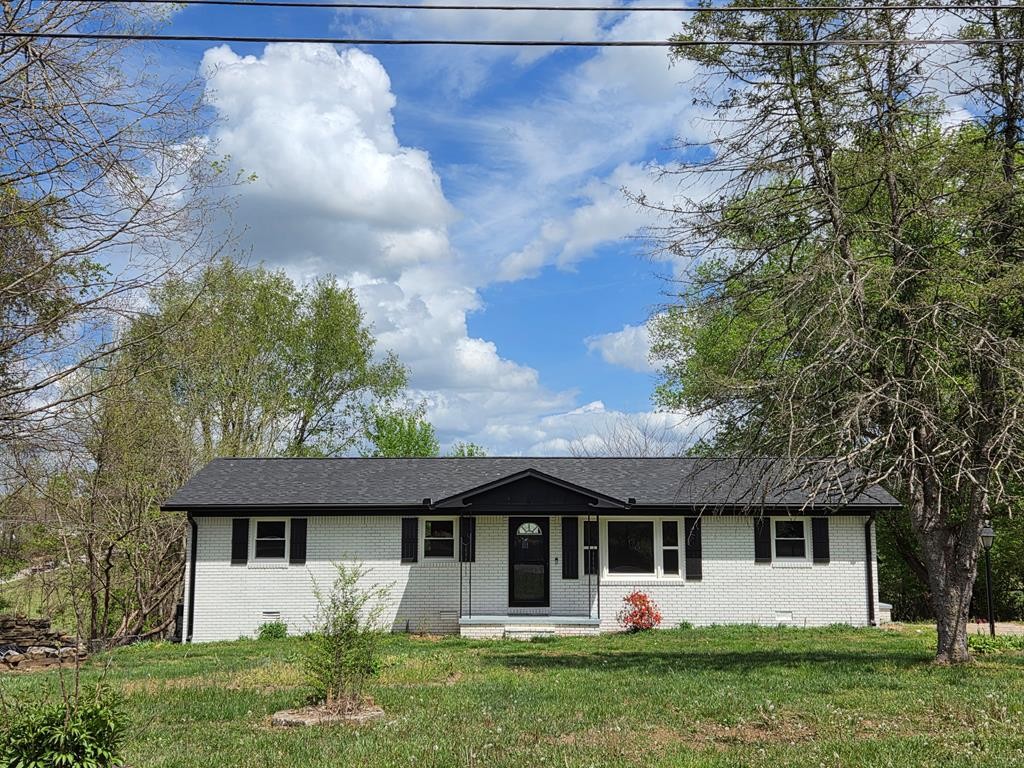 a view of a house with a backyard