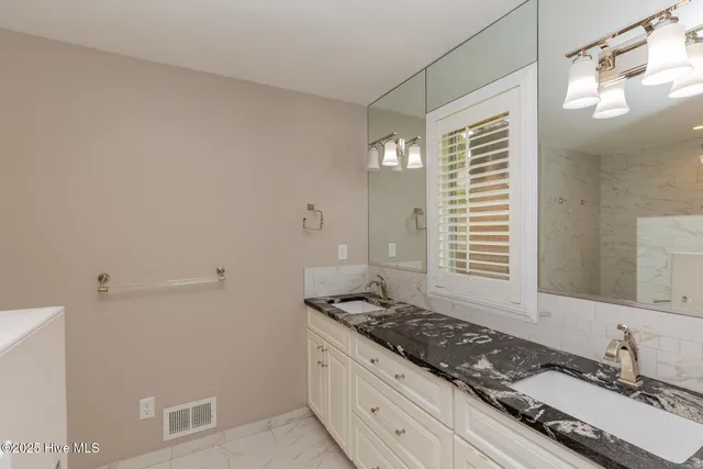 $715,000 | 121 Lakeview Point, West End, NC 27376